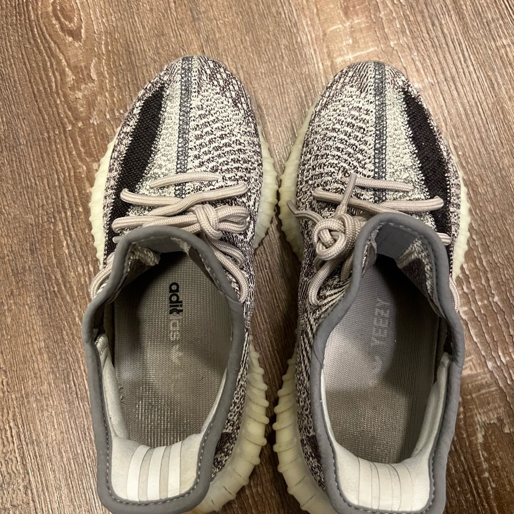 Yeezy boost color is black & gray. In good condition. Size 5 US unisex.
